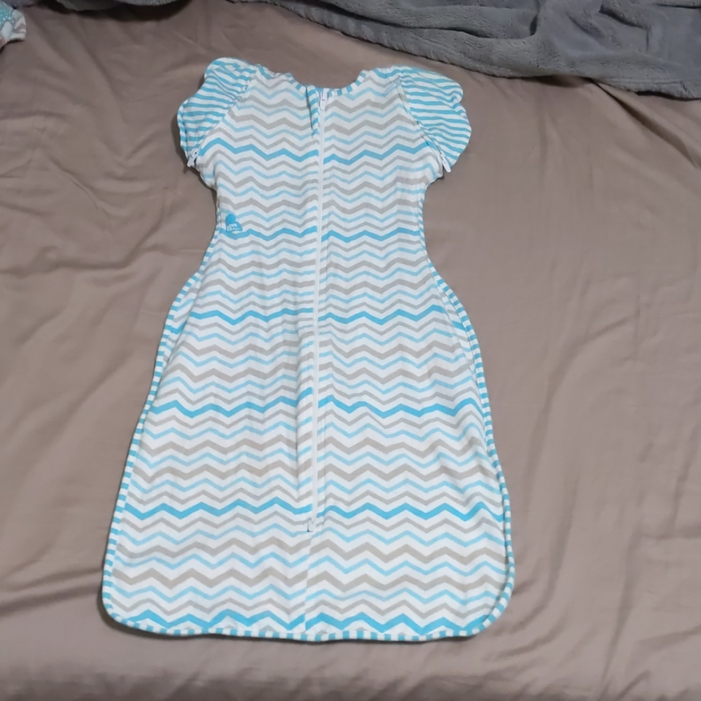 Love to dream SwaddleUp 50 50 sleep sack